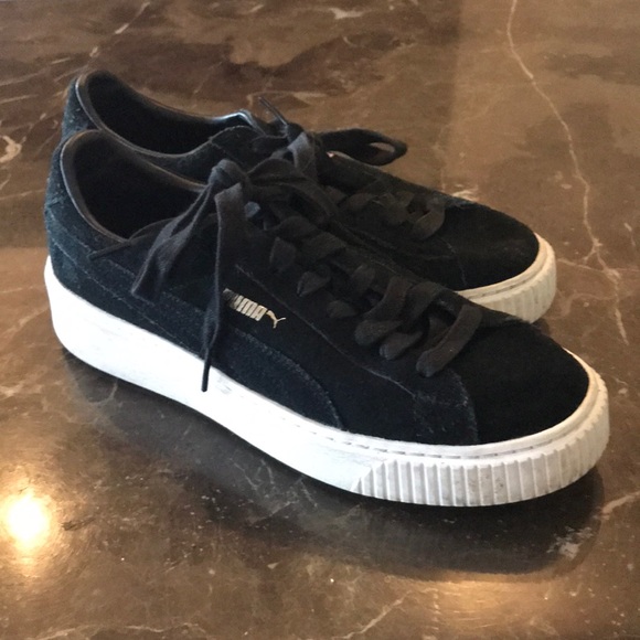 Black suede Pumas - Picture 1 of 7